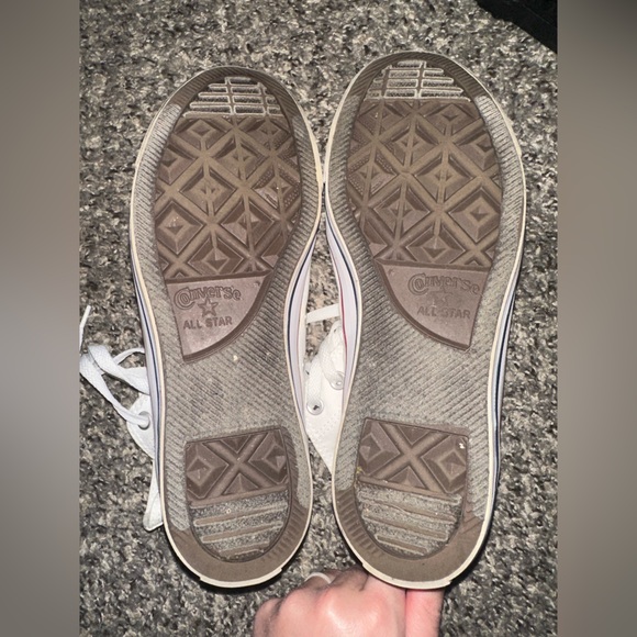 Lightly worn white converse high tops - Picture 3 of 7